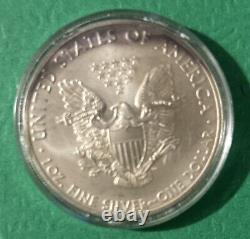 2014 Lot de 5 pièces d'argent d'une once Silver Eagle. Terni autour des bords avant et arrière. Voir la photo.