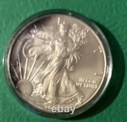 2014 Lot de 5 pièces d'argent d'une once Silver Eagle. Terni autour des bords avant et arrière. Voir la photo.