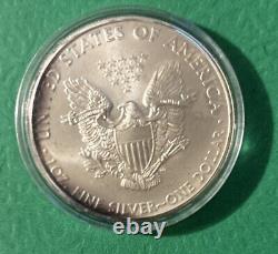 2014 Lot de 5 pièces d'argent d'une once Silver Eagle. Terni autour des bords avant et arrière. Voir la photo.