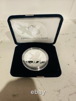 250e anniversaire du Corps des Marines des États-Unis - Pièce en argent de preuve d'une once avec aigle américain