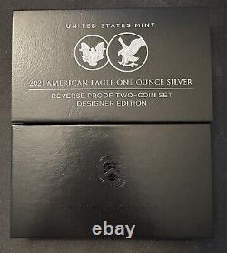 Ensemble de deux pièces de monnaie américaines 'American Eagle' d'une once en argent, édition designer, version inverse, de 2021.