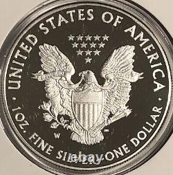Ensemble de félicitations de la Monnaie américaine pour l'année 2013 avec la pièce de monnaie en argent American Eagle d'une once en version épreuve.
