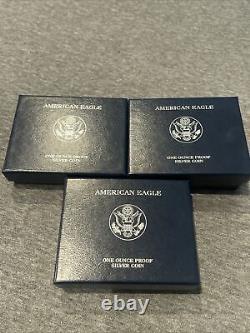 Lot de trois pièces de monnaie de preuve américaines en argent Eagle Dollar ASE, dans leur boîte OGP et avec leur certificat d'authenticité .999