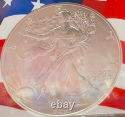 Mint ! Édition du Nouvel An 2021 $1 Silver Eagle T-2 NGC MS70 Noyau Drapeau US Rare