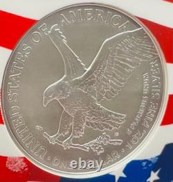 Mint ! Édition du Nouvel An 2021 $1 Silver Eagle T-2 NGC MS70 Noyau Drapeau US Rare
