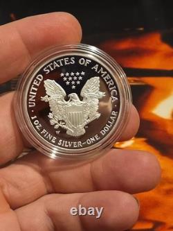 Pièce Proof American Silver Eagle 1 oz 2006-W avec emballage d'origine complet de la Monnaie des États-Unis Pièce Proof American Silver Eagle 1 oz 2006-W avec emballage d'origine complet de la Monnaie des États-Unis