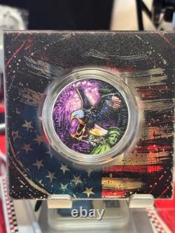 Pièce colorisée Silver Eagle 2024 Célébration du 4 juillet 1 oz. 999 Brille dans le noir #222