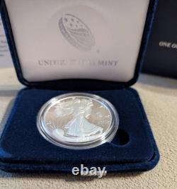 Pièce en argent Proof d'une once avec aigle américain pour le 250e anniversaire de la Marine des États-Unis