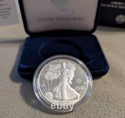 Pièce en argent Proof d'une once avec aigle américain pour le 250e anniversaire de la Marine des États-Unis
