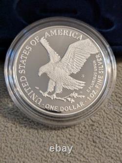 Pièce en argent Proof d'une once avec aigle américain pour le 250e anniversaire de la Marine des États-Unis