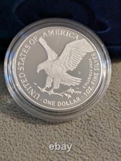 Pièce en argent Proof d'une once avec aigle américain pour le 250e anniversaire de la Marine des États-Unis