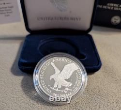 Pièce en argent Proof d'une once avec aigle américain pour le 250e anniversaire de la Marine des États-Unis
