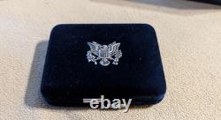 Pièce en argent Proof d'une once avec aigle américain pour le 250e anniversaire de la Marine des États-Unis